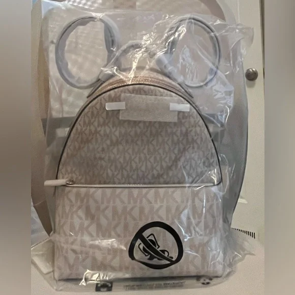 Congrats Bag_hag 🥰.  Shoe High Top Keychain & Magnetic Bookmark - Picture 10 of 11